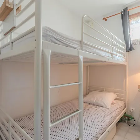Mazet Au Calme Pour 4 Personnes Apartment